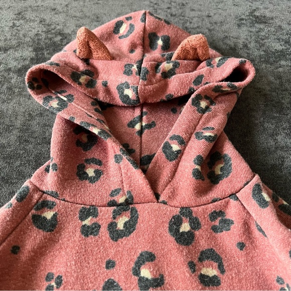 Lulu + Roo Apple Cider Cheetah Hooded Sweater with Ears Size 6-12 Months - Picture 2 of 7